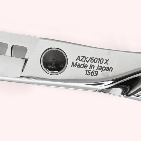 Aura 6010 6" Japanese handmade hair shear – close-up of back engraving