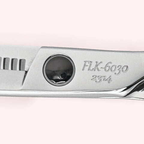 Aura 6030 Japanese handmade hair shear – close-up of engraving