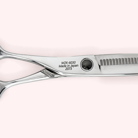 Aura 6030 Lefty Japanese handmade hair shear – close-up of engraving