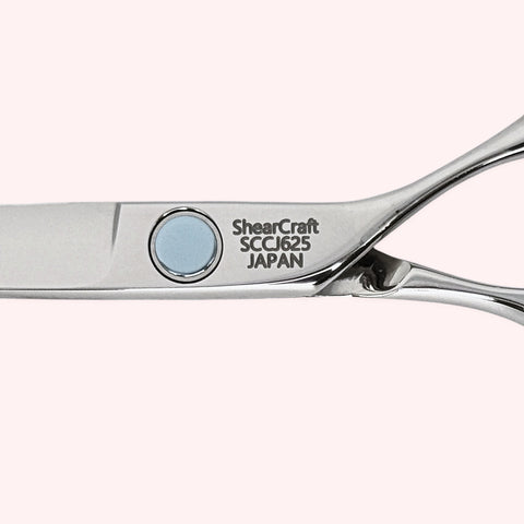 Chris Jones Signature 6.25 Japanese handmade hair shear – close-up of model engraving