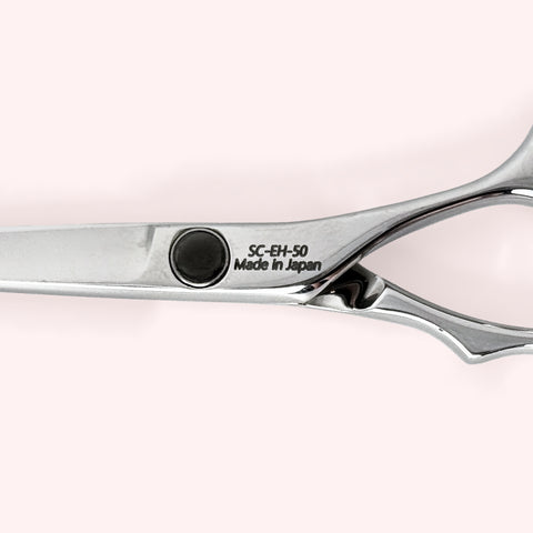 Eclipse 5.0 Japanese handmade hair shear – close-up of engraving