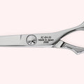 Eclipse 5.5 Japanese handmade hair shear – close-up of model engraving