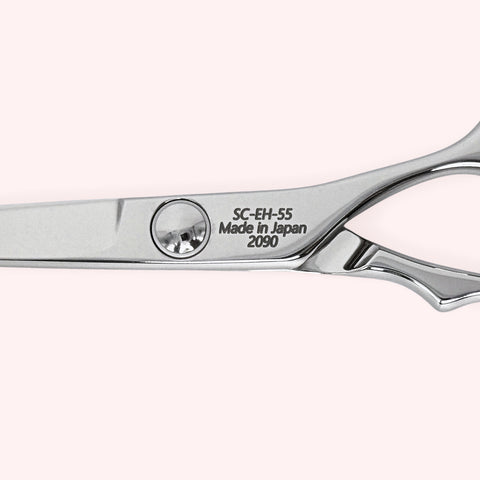 Eclipse 5.5 Japanese handmade hair shear – close-up of model engraving