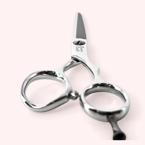 Eclipse TH-30 6" thinning Japanese handmade hair shear – end-on view of finger rings