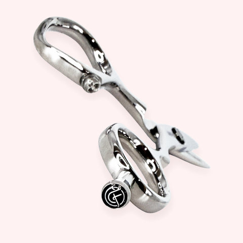 The Foundry 4.5 Japanese handmade hair shear – three-quarter view of handles