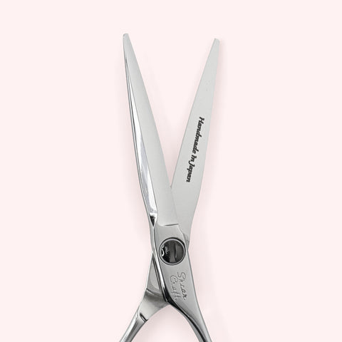 Genesis 5.75 Japanese handmade hair shear – close-up of open blades