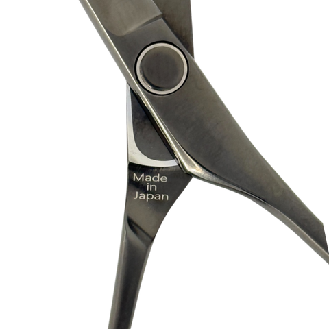 Kuro 5.5" Shear by Garrett Markenson