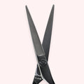 Kuro 5.5 Japanese handmade hair shear – close-up of open blades and pivot