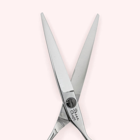 Luna 6.0 Japanese handmade hair shear – close-up of open blades