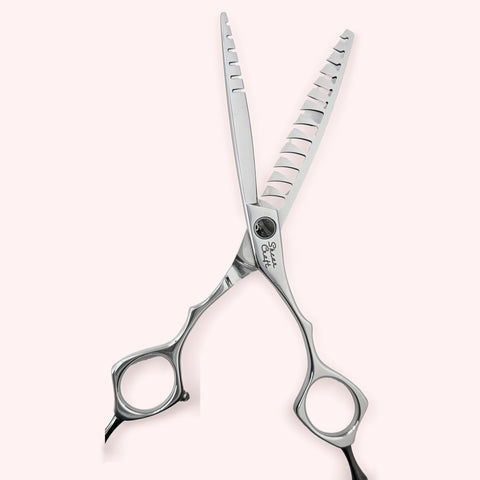 Lyra 6.5" Japanese handmade hair shear – open close-up
