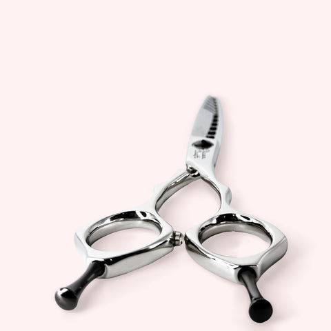Lyra 6.5" Japanese handmade hair shear – end-on view of finger rings