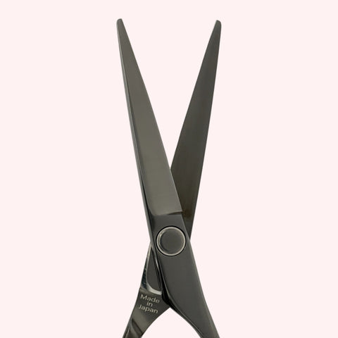 Kuro 5.5" Shear by Garrett Markenson
