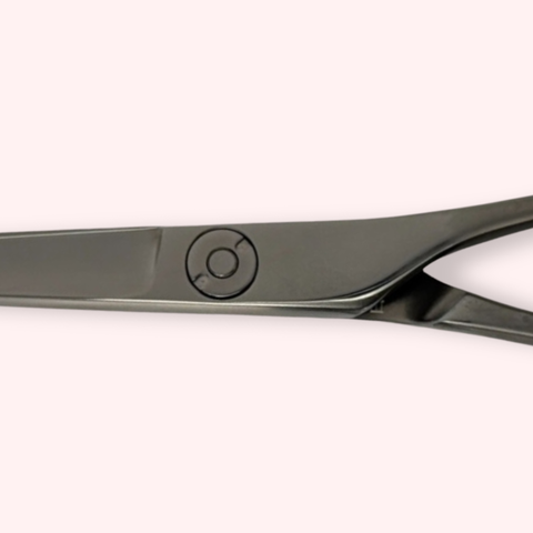 Kuro 5.5" Shear by Garrett Markenson