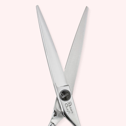 Stella 5.5 Japanese handmade hair shear – close-up of open blades